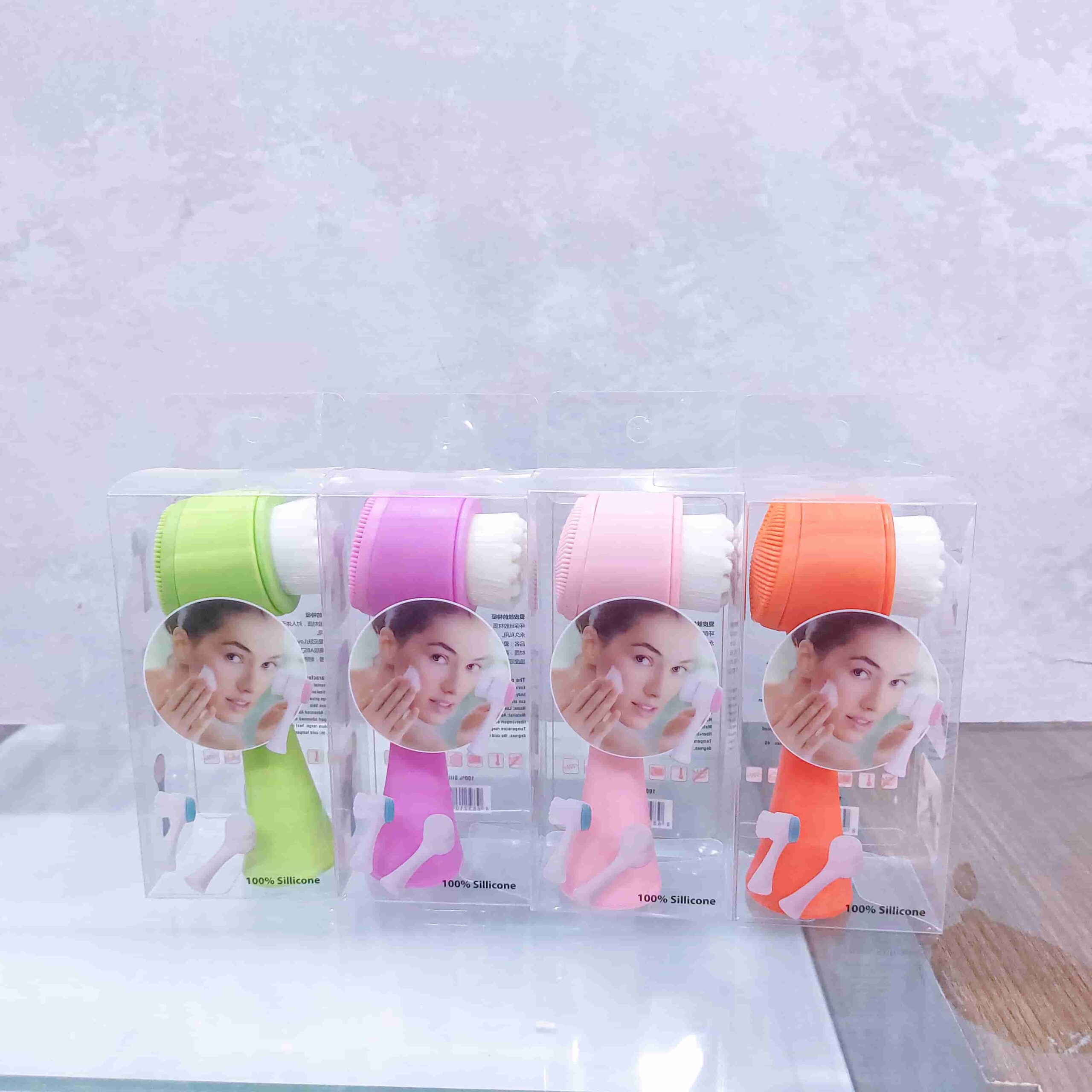 Face brush with handle 2